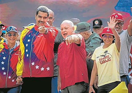 Imagem Secundária 1. Nicolás Maduro permaneceu no Palácio de Miraflores por mais de doze anos, em grande parte graças a eleições que o acúmulo de evidências mostrou terem sido fraudadas.