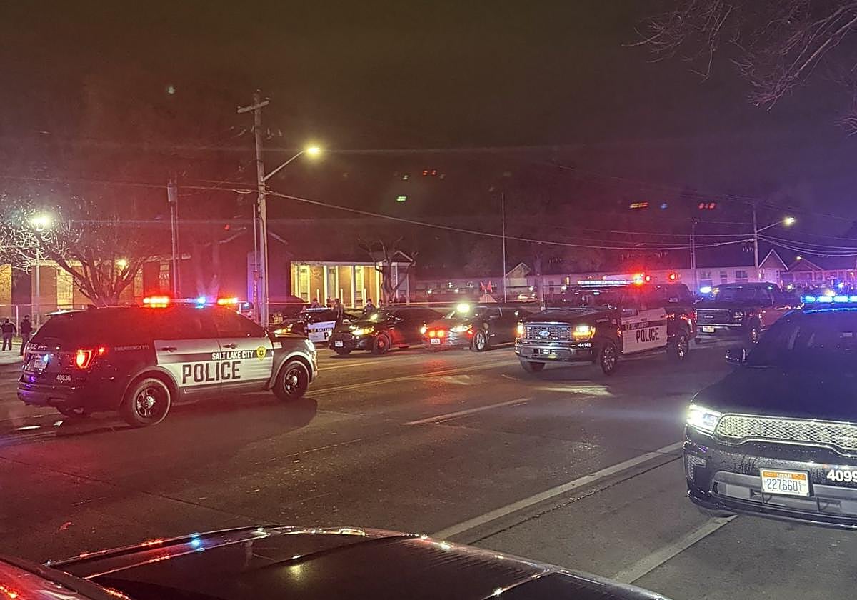 La Policía, en los alrededores de la iglesia mormona.