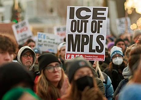 Imagem Secundária 1 – Minneapolis, onde George Floyd também morreu em 2021, voltou a ser centro de protestos contra as políticas de imigração de Trump que se espalharam por outras cidades