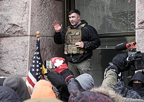 Imagen secundaria 1 - De Mineápolis salió con bolazos de nieve y globos de agua en la cara, algo poco agradable cuando hay -20 grados de temperatura