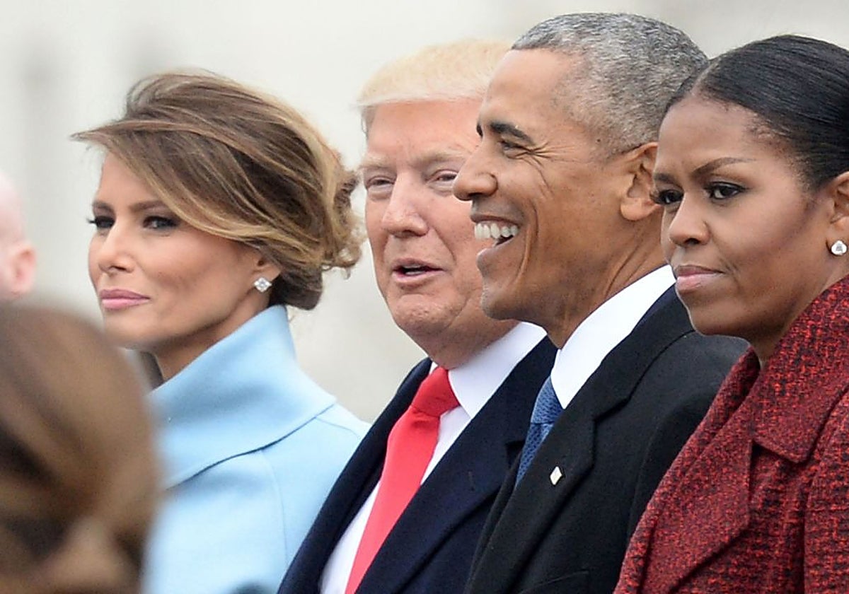El matrimonio Obama con Trump y su esposa Melania el día de la toma de posesión de su primer mandato como presidente de EE.UU.