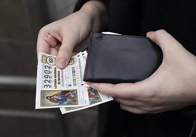 Cómo cobrar un décimo compartido de Lotería de Navidad que ha sido premiado