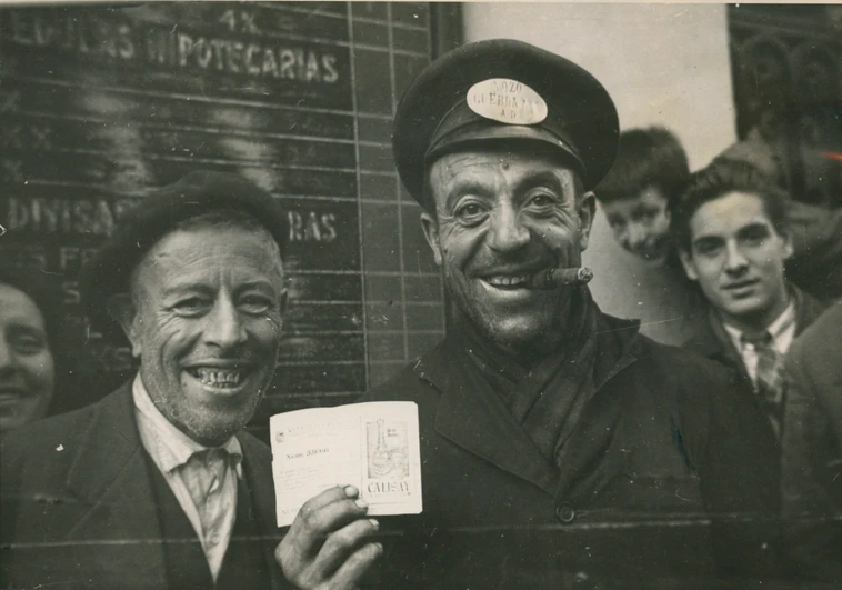 Íñigo, uno de los premiados del Gordo de Navidad, en 1949