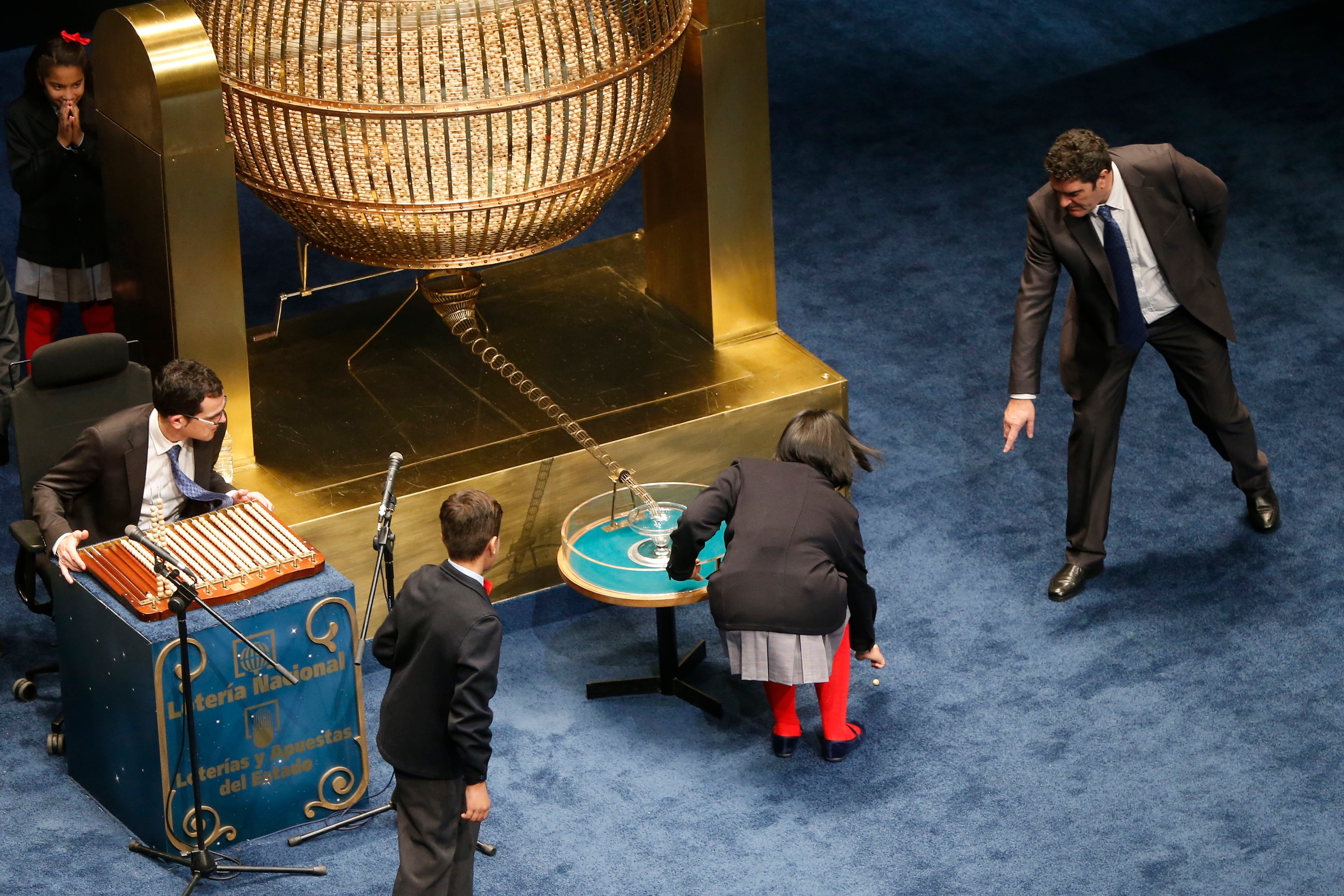 Quién se lleva el dinero del Gordo de la Lotería de Navidad si toca en un número que no tiene nadie