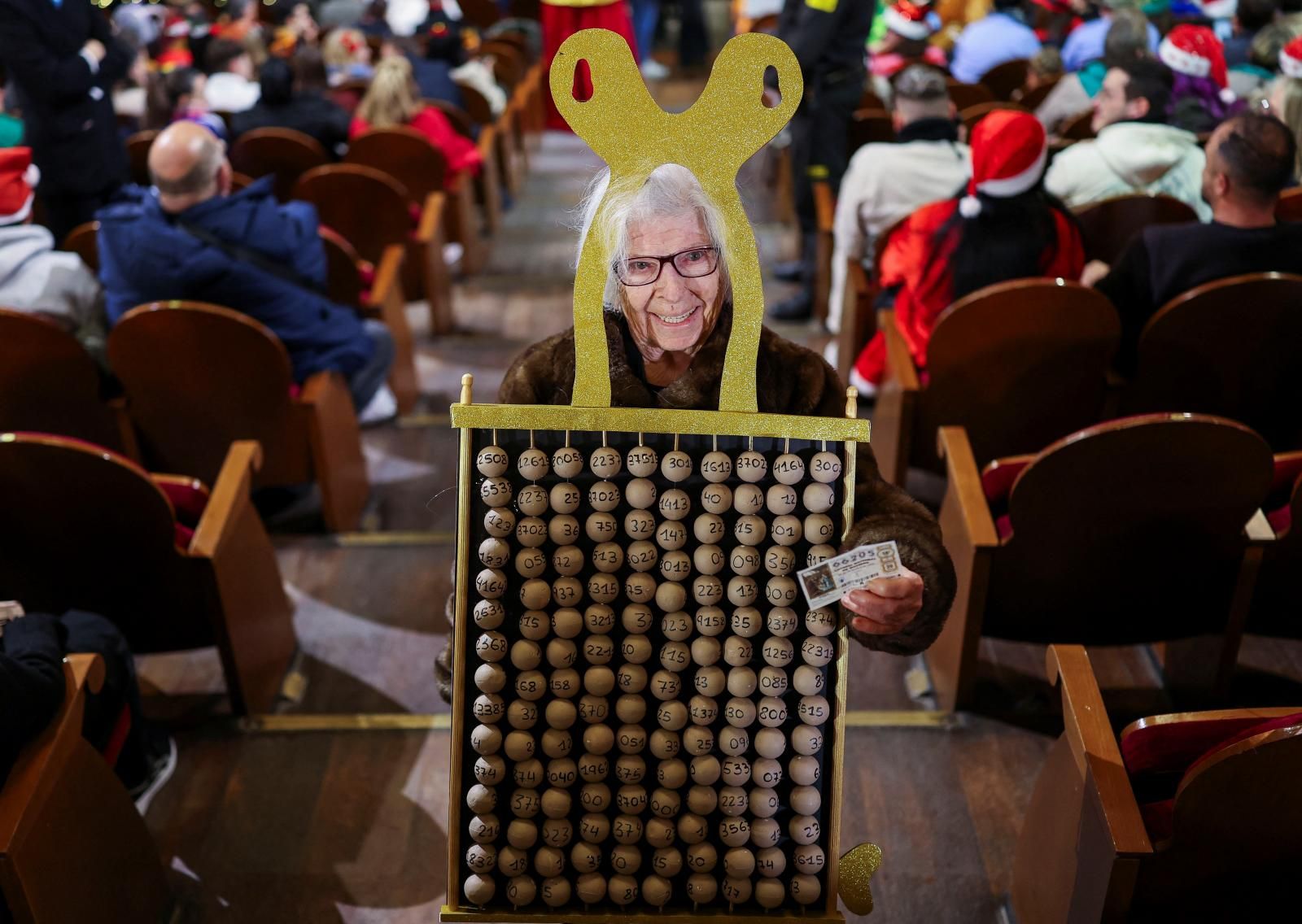 Manoli ha llevado uno de los disfraces más originales de la velada. 