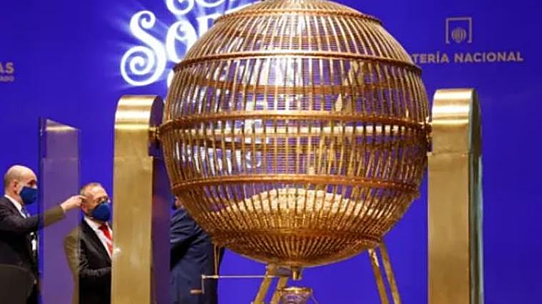 Vista del bombo antes del Sorteo de la Lotería de Navidad, celebrado en el Teatro Real, en Madrid