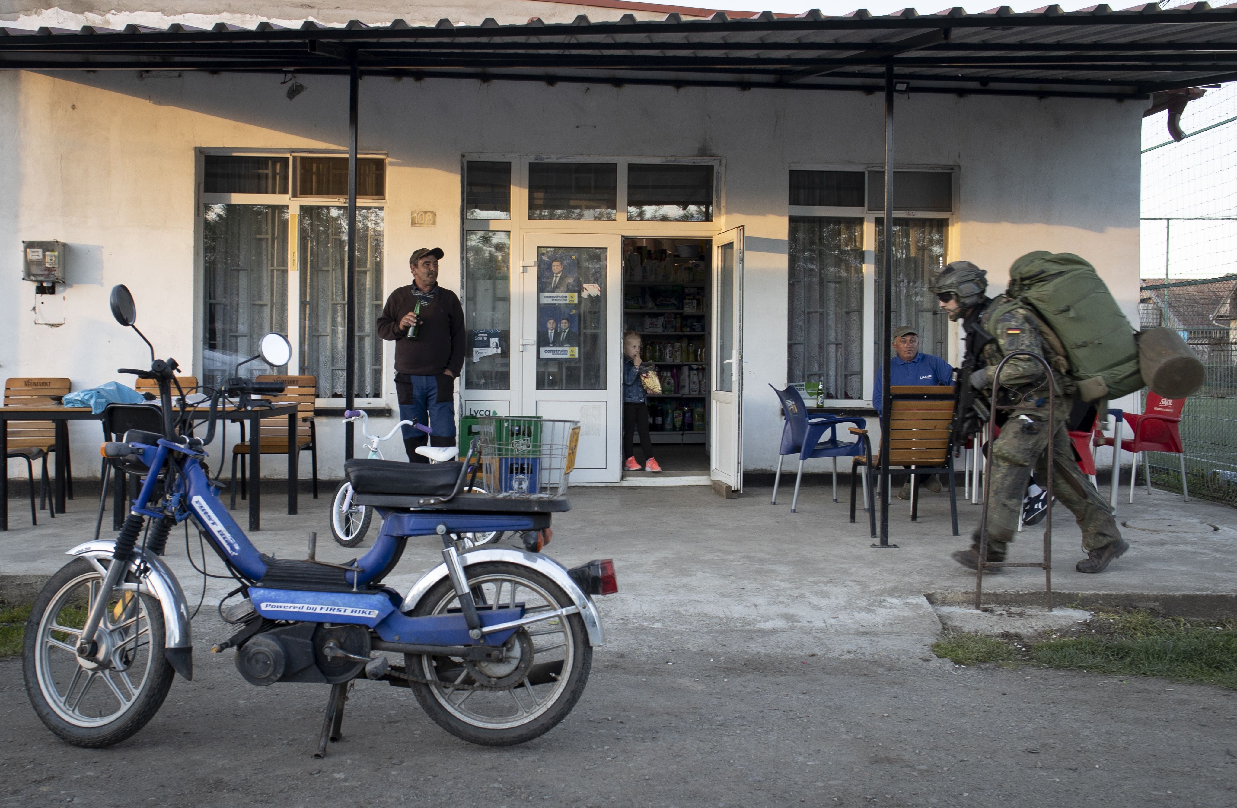 Soldados alemanes se infiltran en Calarasi Gala, un pequeño pueblo en Rumanía