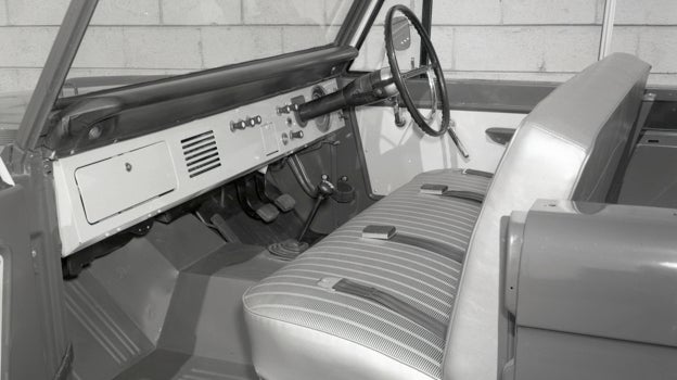 Sencillo interior del bronco de 1966