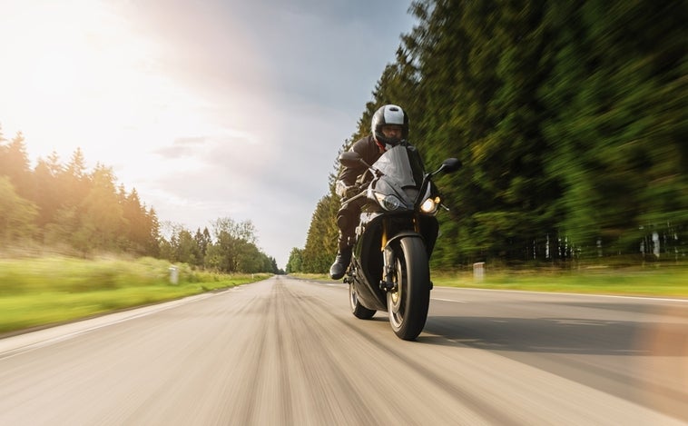 Cómo circular en verano en moto sin pasar calor