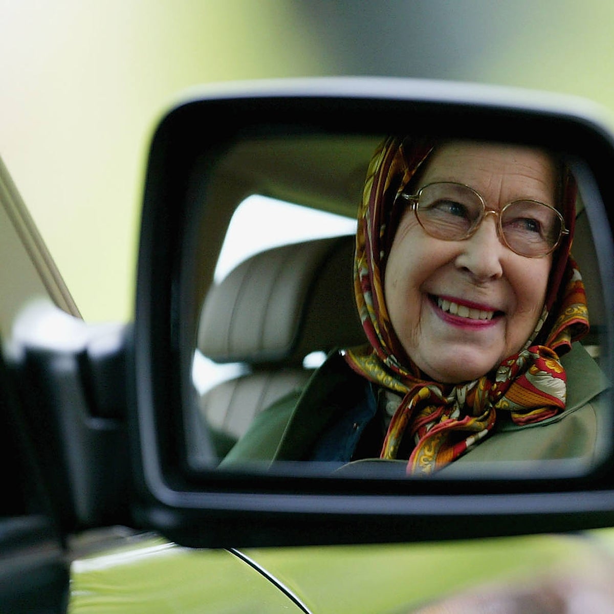La impresionante colección de coches de la Reina Isabel II