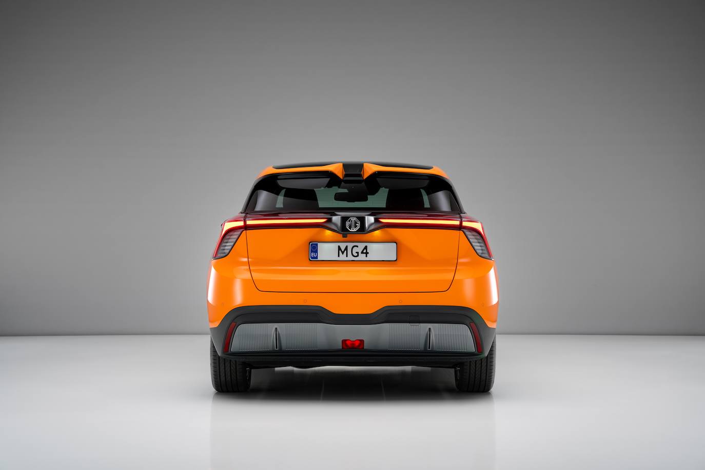 El dinámico diseño del MG4 Electric es el resultado de un desarrollo global en el que han participado el Centro de Diseño de Motores de SAIC en Shanghái, el Estudio de Diseño Avanzado de Londres y el Royal College of Art, también situado en la capital británica