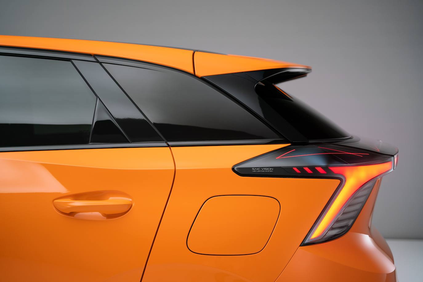 Según la versión del modelo, el coeficiente aerodinámico tiene un Cx de entre 0,27 y 0,287 gracias a la configuración activa del sistema que suministra aire de refrigeración en el faldón delantero (en el modo Comfort)