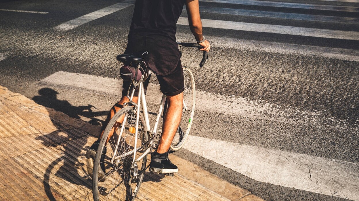 El multazo que no te esperas si vas con la bicicleta por un paso de peatones