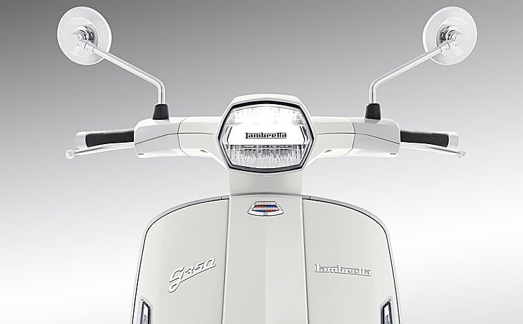 Imagen principal - Frontal tradicional pero arranque sin llave y hueco guarda casco bajo asiento