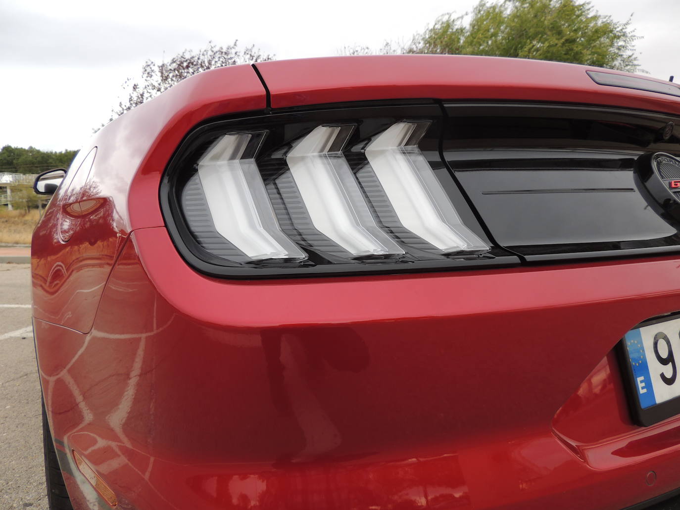 Disponible exclusivamente en la versión descapotable V8 de 450 CV, el California Special está pensado para disfrutar, con características de serie que incluyen asientos delanteros calefactados y refrigerados