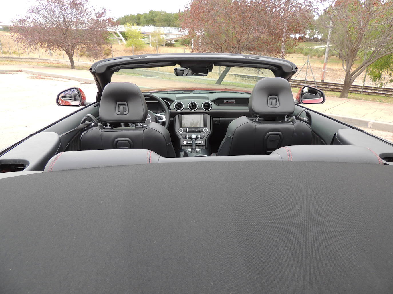 Encarnando el espíritu libre del original de 1968, el nuevo California Special se ofrece exclusivamente en modelo descapotable con techo blando plegable de aspecto clásico y emociones al aire libre