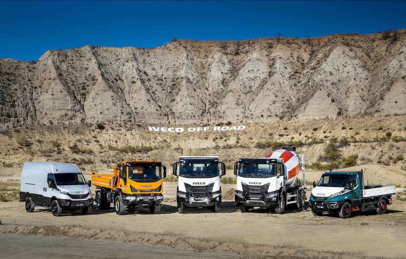 La potencia todoterreno ha formado parte del ADN de IVECO desde sus inicios, y hoy consolida su posición como competidor del sector todoterreno con una oferta completamente renovada que tiene la extrema versatilidad para proporcionar la solución adecuada para cada misión. La robustez extrema está en el ADN de estos vehículos, capaces de afrontar los retos más extremos en todos los terrenos y condiciones.