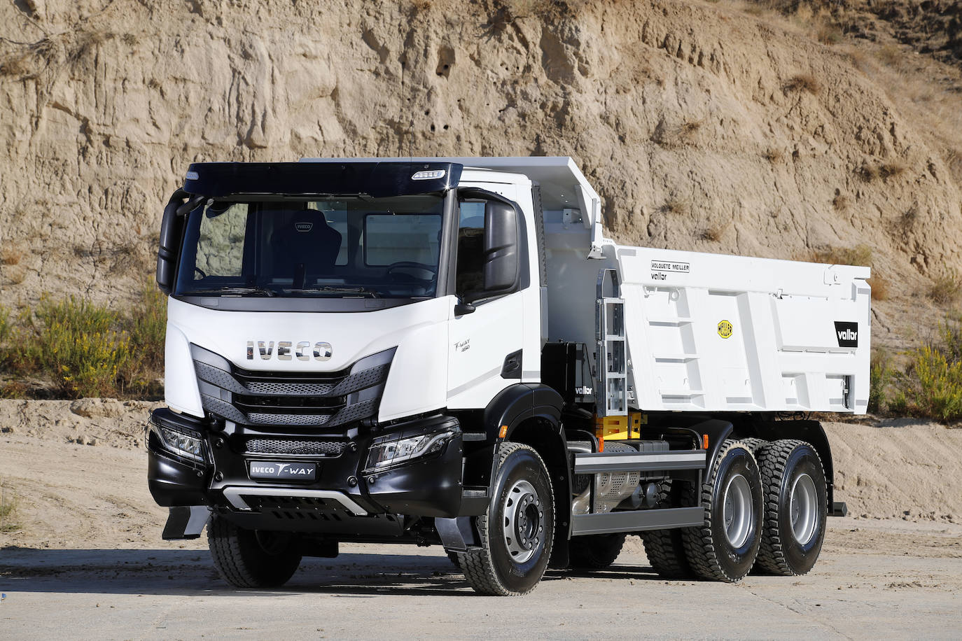 El IVECO T-WAY introduce soluciones tecnológicas de última generación para superar todas las expectativas en términos de productividad, capacidad de carga útil, seguridad y confort de conducción. Ha sido diseñado para ofrecer las mejores prestaciones en cualquier trabajo off-road