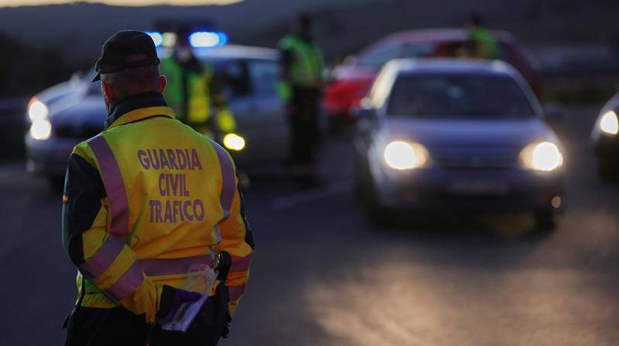 La DGT dejará de enviar las multas por carta el 1 de noviembre: estos son los usuarios afectados