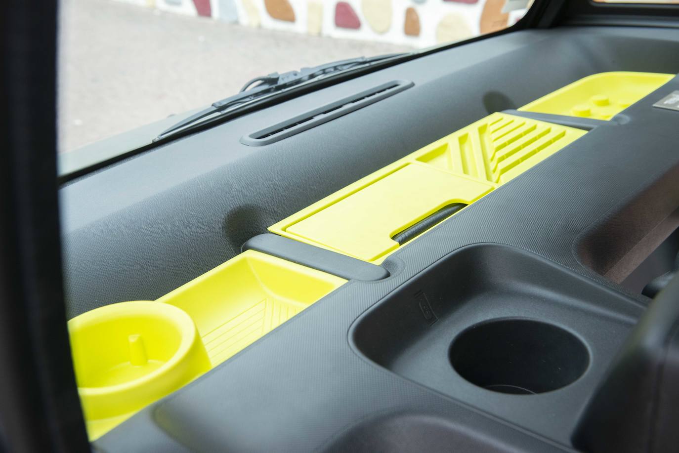 Como complemento a los detalles amarillos en su exterior, el mismo color se encuentra en diversos elementos del interior de My Ami Buggy