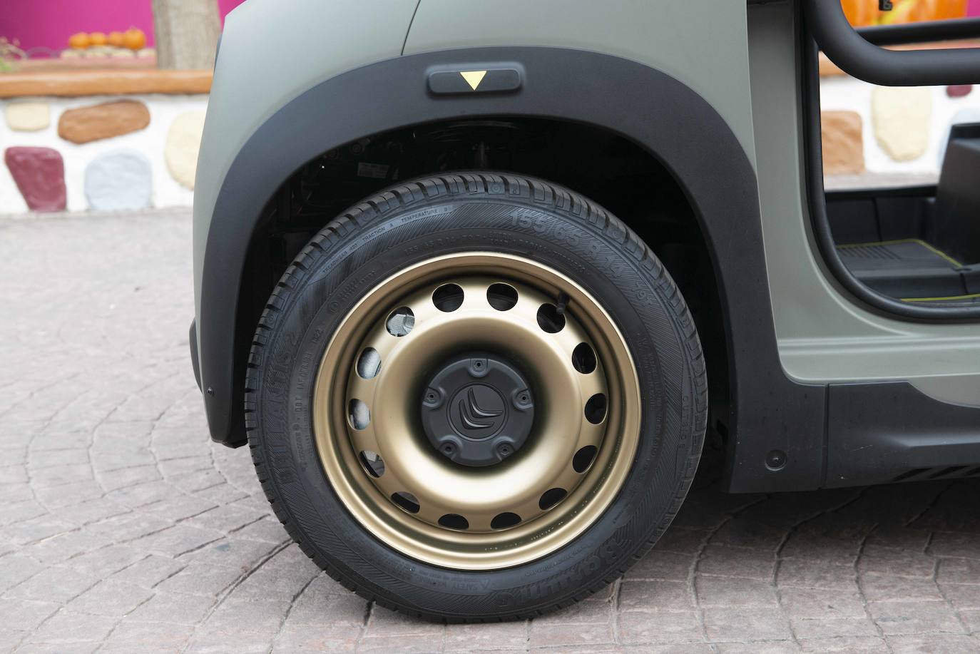 Para todos los espíritus libres y amantes de las actividades al aire libre My Ami Buggy promete emocionantes desplazamientos llenos de aventuras