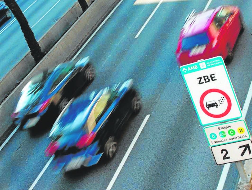 El aviso de la DGT a los coches con etiqueta B: esto es lo que pasará en 2023