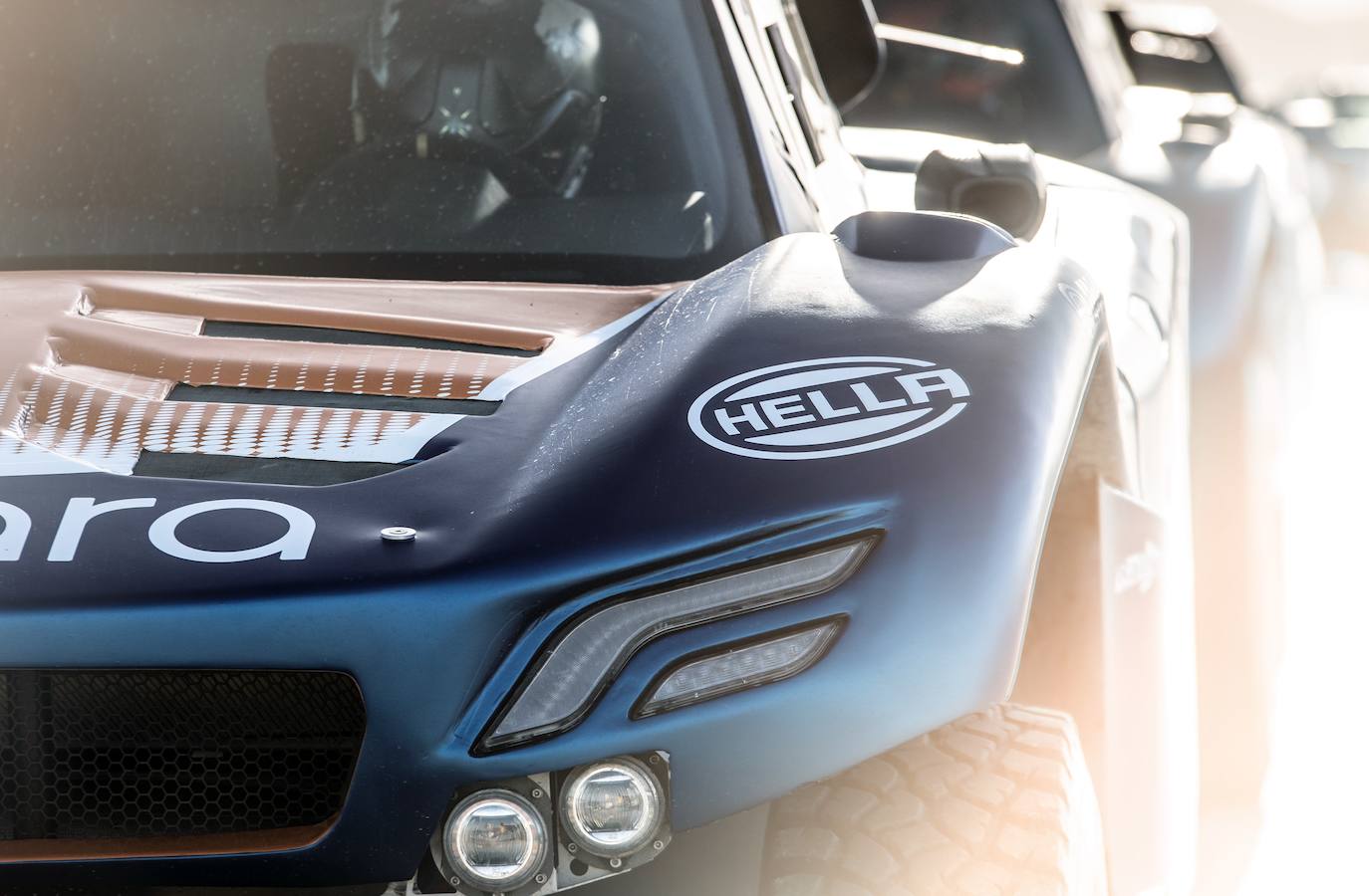 Al igual que el año pasado, el ASTARA 01 Concept se alimentará con e-fuel, pero en esta ocasión lo usará en una proporción del 90 por ciento (frente al 70% del año pasado). Asimismo, el coche se ha sometido a algunas mejoras -menos peso, más potencia o la posibilidad de llevar una tercera rueda de repuesto- lo que supone un paso adelante a nivel competitivo.