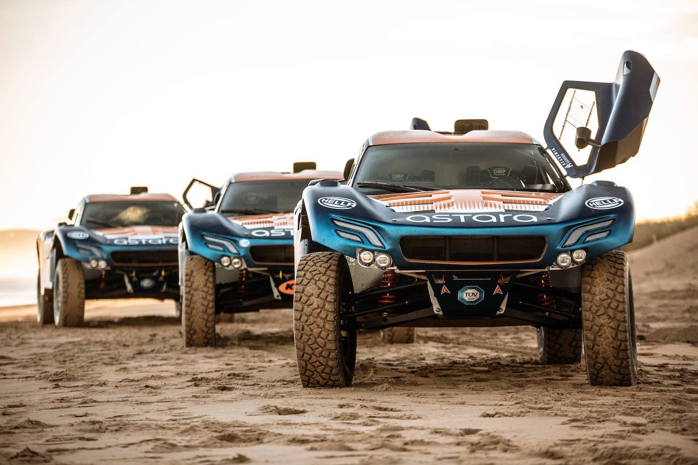 El recorrido atraviesa el país de oeste a este y vuelve a adentrarse en El Espacio Vacío o Empty Quarter, Rub al-Jali, el mayor desierto continuo de arena del mundo.