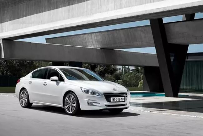 2012 - Peugeot 508 El premio de ABC celebra en esta edición su 40 aniversario, un premio que desde su inicio ha sido referente del sector y sin duda el más codiciado por las marcas. El coche ganador es un modelo que alcanza las mayores cotas de calidad, que le sitúa entre las mejores berlinas de representación, por sus cualidades funcionales, en sus dos carrocerías de cuatro puertas y familiar SW, el alto equipamiento e innovaciones y seguridad. Lo más destacado de 2012 fue el accidente del crucero Costa Concordia, con 4.229 personas a bordo;  y el Madrid Arena: Fiesta de Halloween donde murieron cinco jóvenes, una de ellas menor, en una avalancha humana.