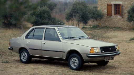 Renault 18 (1979). En agosto del 79 el cantante Michael Jackson lanzaba su primer disco como solista, «Off The Wall», tras separarse de los Jackson Five. Betty Missiego a punto estuvo de ganar el Festival de Eurovisión. El español medio aspiraba a coches mejores y más grandes. Además del R18 este año los candidatos eran el Peugeot 504, el GS X-2 y el 131 Supermirafiori (acabado de lujo). Una barra de pan de 250 gramos costaba 13 pesetas (0,078€).