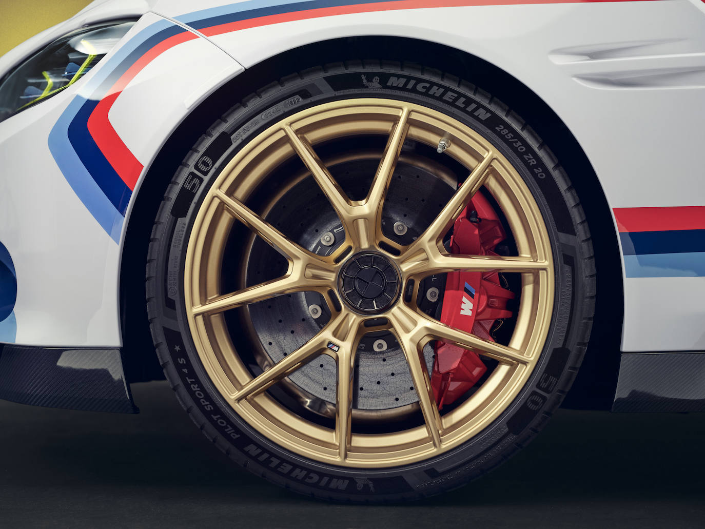 Una vez terminado en la fábrica, cada vehículo se somete también a un proceso de inspección de calidad y aprobación de varias fases en la planta principal de Dingolfing antes de ser entregado al cliente.