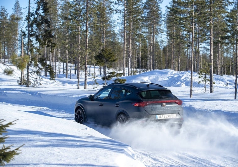 Jordi Gené lleva al límite al Cupra Formentor VZ5 sobre el hielo