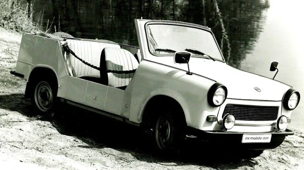 Variant with a canvas roof and no doors, called Tramp.