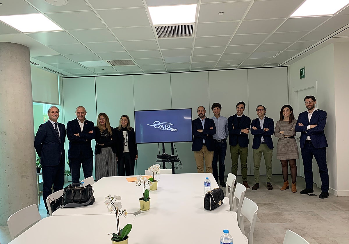 Representantes de los candidatos en el fallo del voto en el Diario ABC