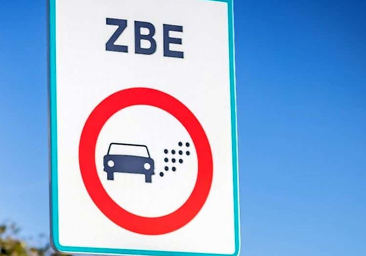 Señal que limita el acceso a las Zonas de Bajas Emisiones