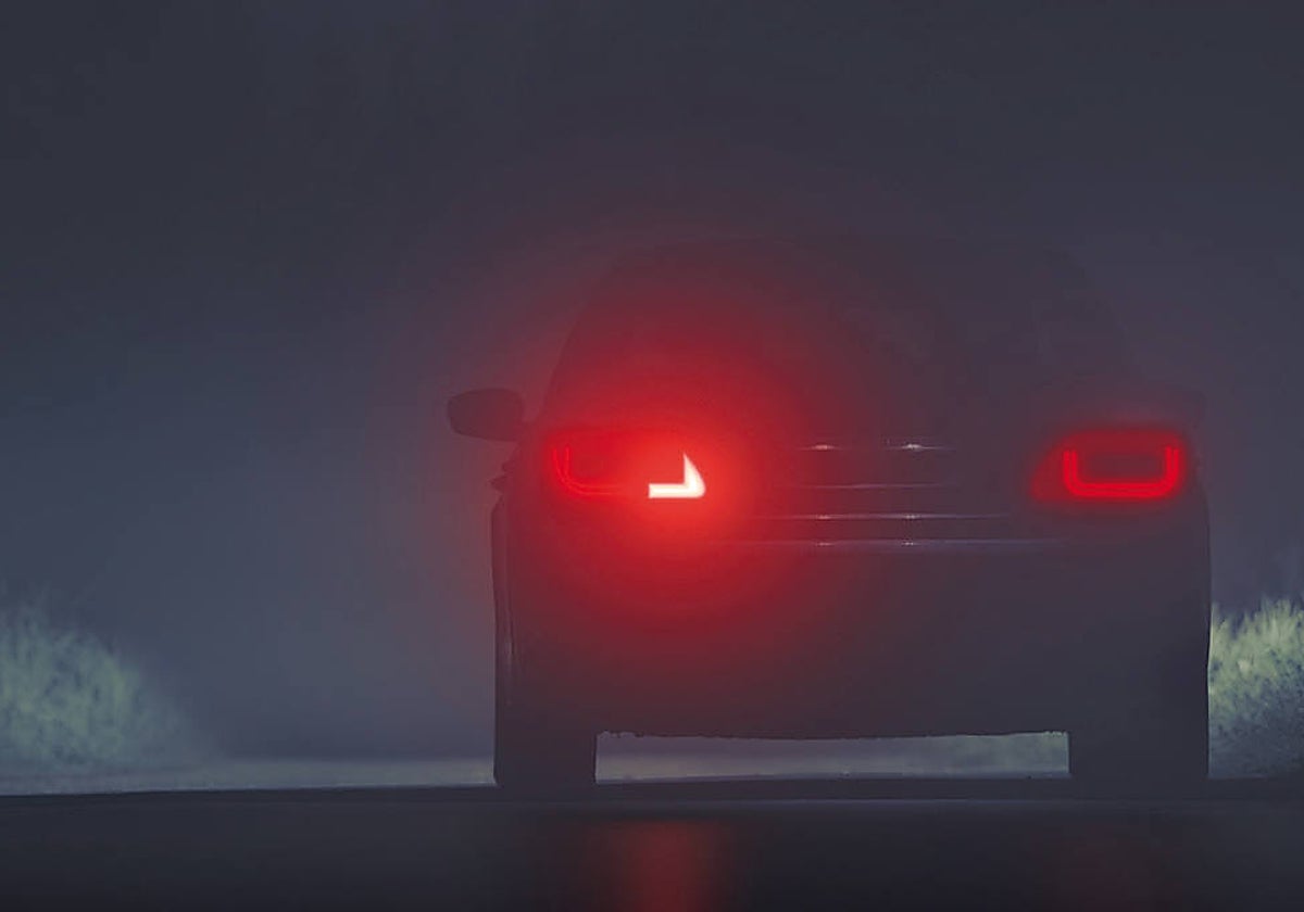 Con niebla hay que aumentar la distanciad e seguridad y no utilizar las luces largas