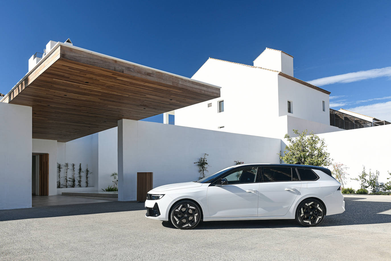 Con su diseño audaz y claro, que incluye el Opel Vizor, tanto la nueva generación del Astra como el Grandland son toda una declaración de intenciones.