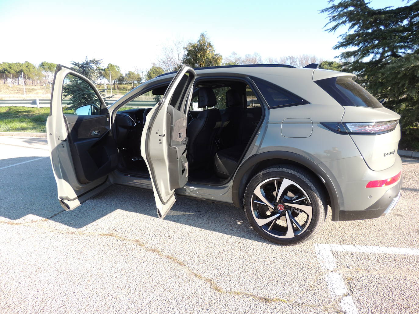 El Nuevo DS 7 no sólo destaca en el segmento SUV Premium por la calidad de sus acabados, que recogen lo mejor de la tradición artesana francesa, por su diseño rompedor o su despliegue de tecnología.