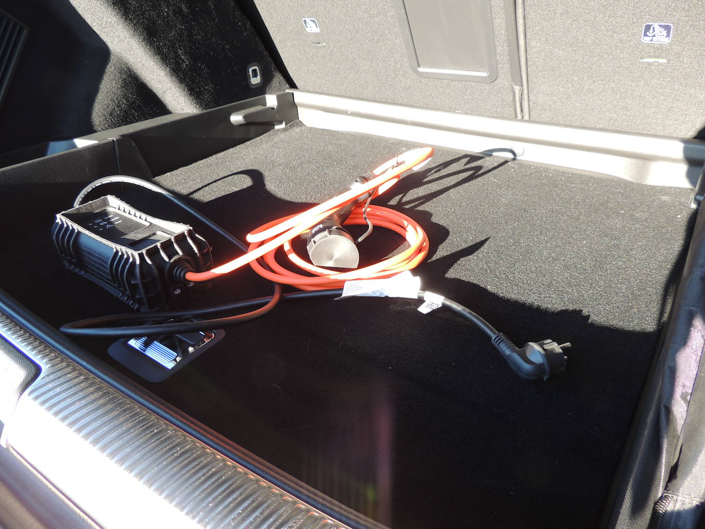 Su gama de versiones E-TENSE incluye tres alternativas Plug-in Hybrid: el Nuevo DS 7 E-TENSE 360 4x4, el Nuevo DS 7 E-TENSE 300 4x4 y el Nuevo DS 7 E-TENSE 225.