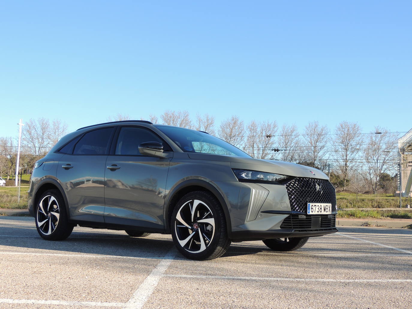 Todos estos sistemas híbridos están asociados con una nueva batería de 14,2 kWh, cuyo tiempo de recarga es de aproximadamente dos horas en un terminal de 7,4 kW.