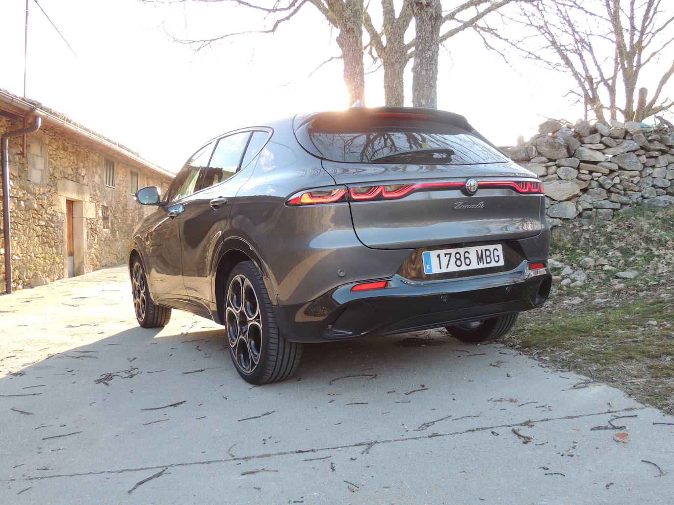 Alfa Romeo Tonale llega al mercado con dos niveles de electrificación: Híbrido e Híbrido Enchufable Q4, ambos al mejor nivel de su segmento y preparados para ofrecer una auténtica experiencia electrificada.