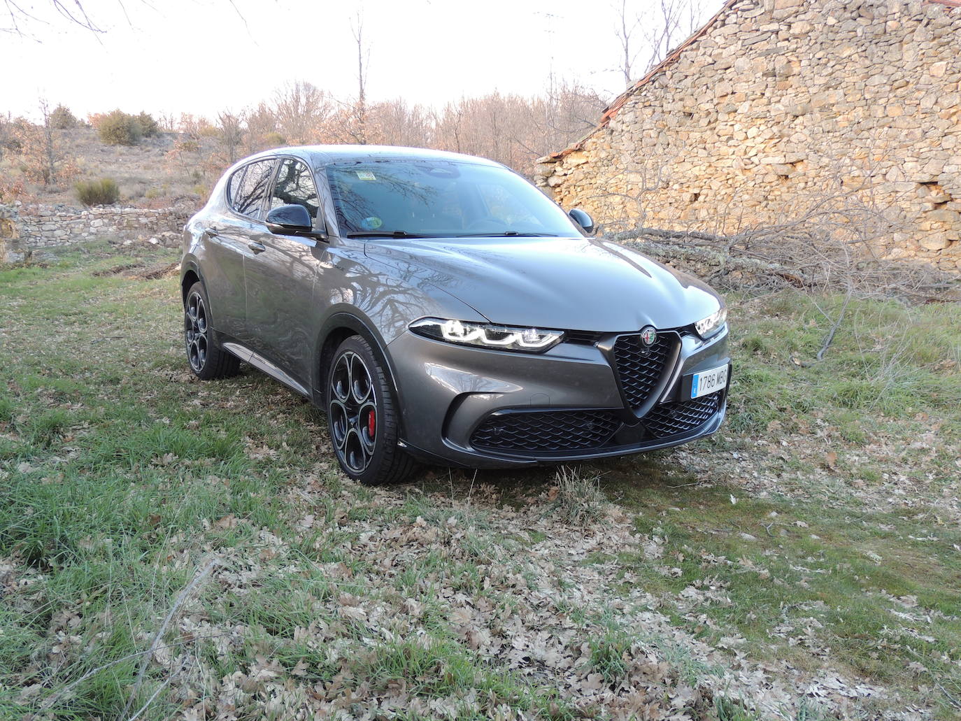 El Alfa Romeo Tonale es un SUV 100% «Made in Italy», fabricado en la planta Giambattista Vico, muy cerca de Nápoles, donde cuenta de una línea de montaje exclusiva con niveles de tecnología y automatización que la convierten en uno de los centros de producción más avanzados del mundo.