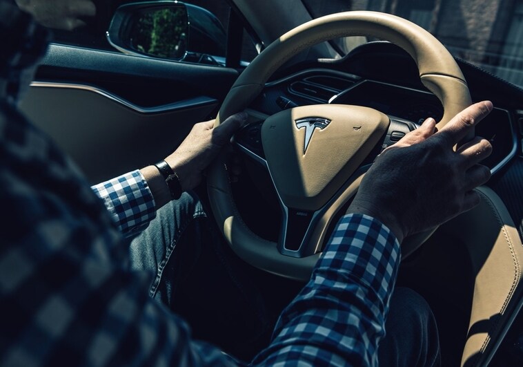 Tesla revisará más de 350.000 coches por fallos en el piloto automático