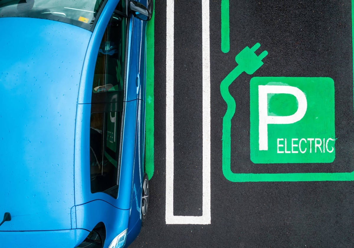 El coche eléctrico se mantiene en el vagón de cola de Europa