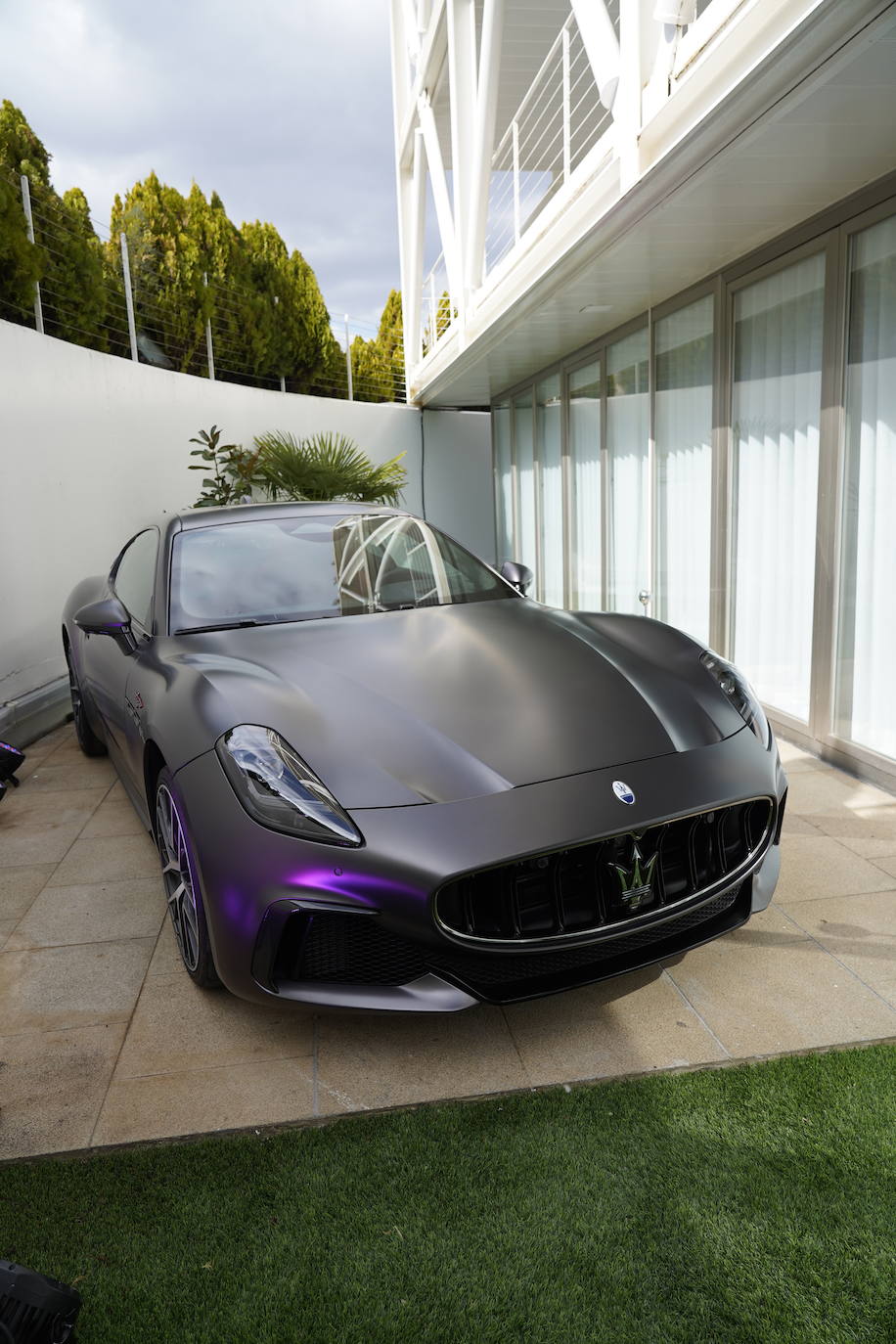 El nuevo GranTurismo volverá a llevar la innovación de los circuitos a la carretera para ofrecer unas prestaciones sin precedentes.