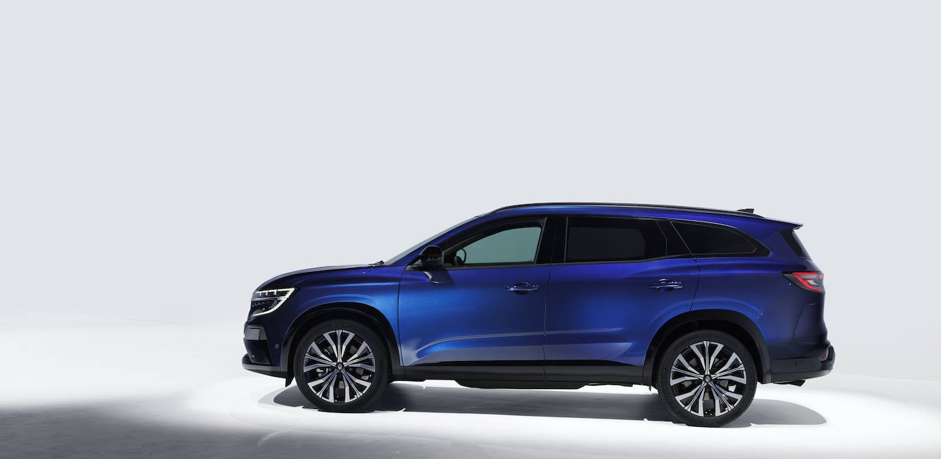 Espace ofrece prestaciones en carretera de alto nivel y seguridad para todos los ocupantes gracias a la plataforma CMF-CD de la Alianza, a su chasis específico y a sus 32 ayudas a la conducción.