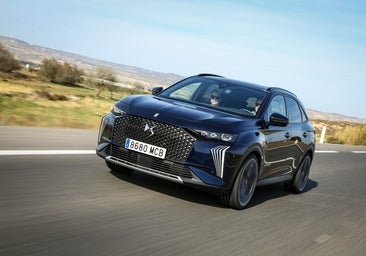 DS7 SUV: Premium en versión híbrida enchufable y tracción total