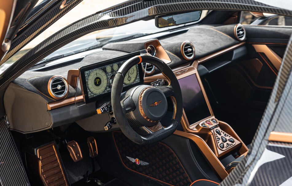 Diseñado, desarrollado y fabricado en Barcelona, el Hispano Suiza Carmen Boulogne un gran turismo de superlujo eléctrico limitado a tan solo 24 unidades. Gracias a la última tecnología derivada de la Formula E y una batería de 80 kWh, ofrece 1.115 CV de potencia, 400 km de autonomía cero emisiones y un diseño vanguardista inspirado en el ‘heritage’ de la marca. ﻿