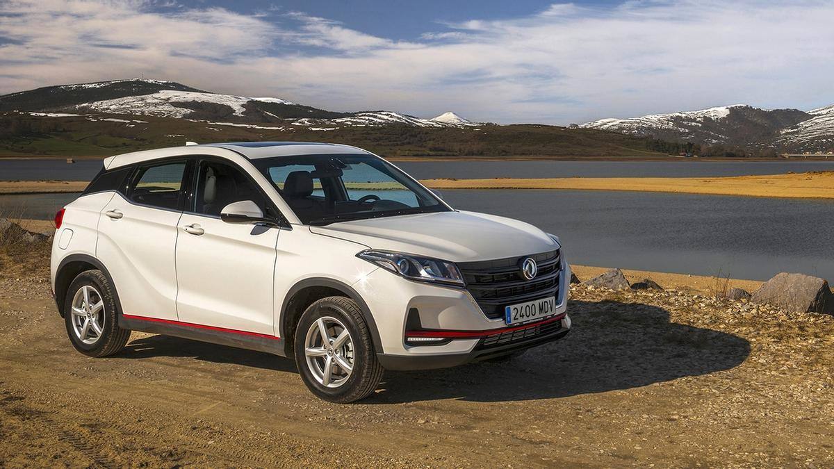 DFSK 500 (32 unidades).  20.995 €. Es un SUV familiar, con 4,38 metros de largo y un maletero de 318 litros. Con gasolina o GLP, con cambio automático. Consume 8,3 l/100 km.