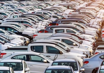 Los españoles cambian el coche diésel por el híbrido y no se interesan por el eléctrico